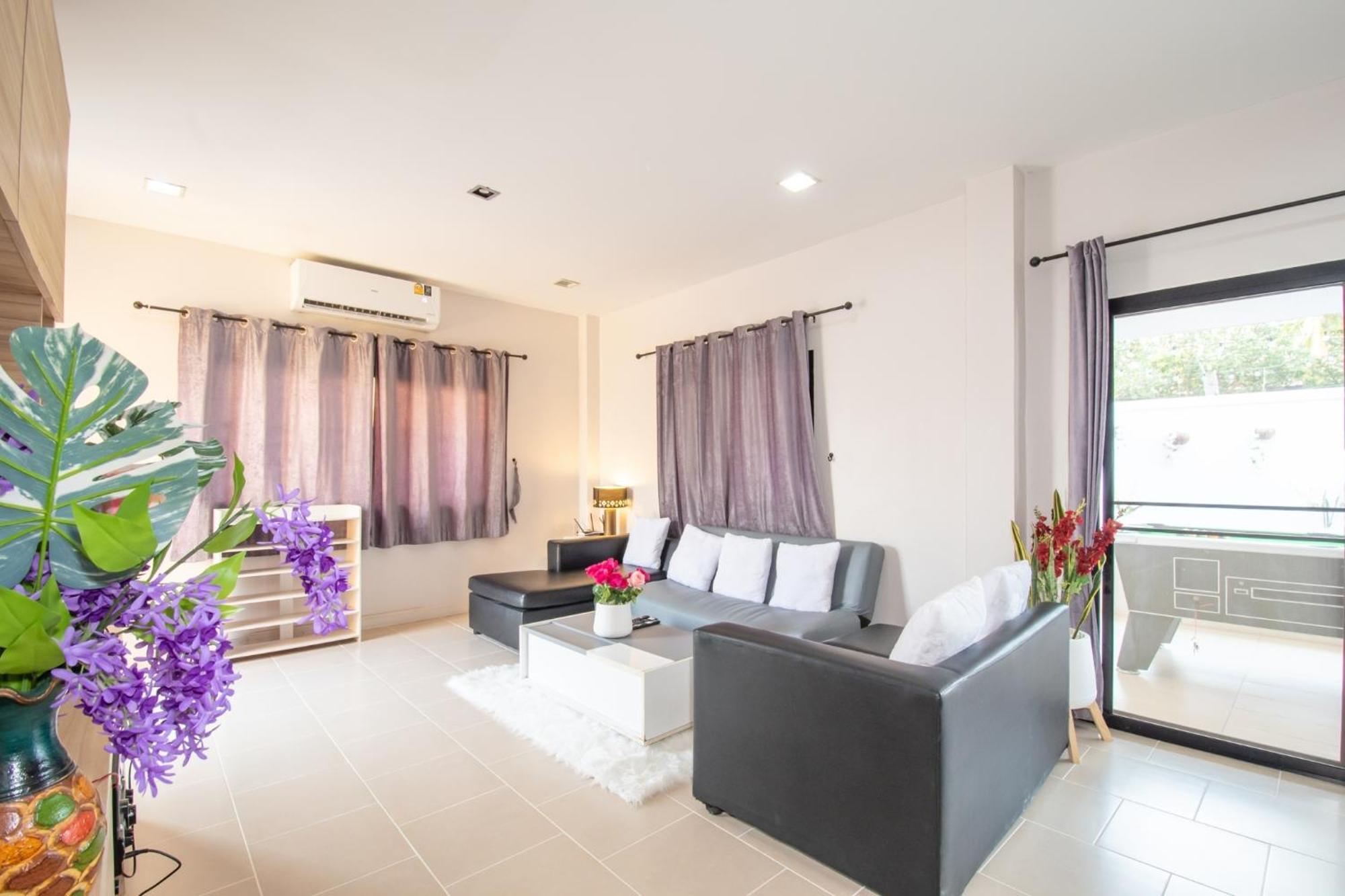 November T Pool 1, 4beds Thai- Bali Jomtien